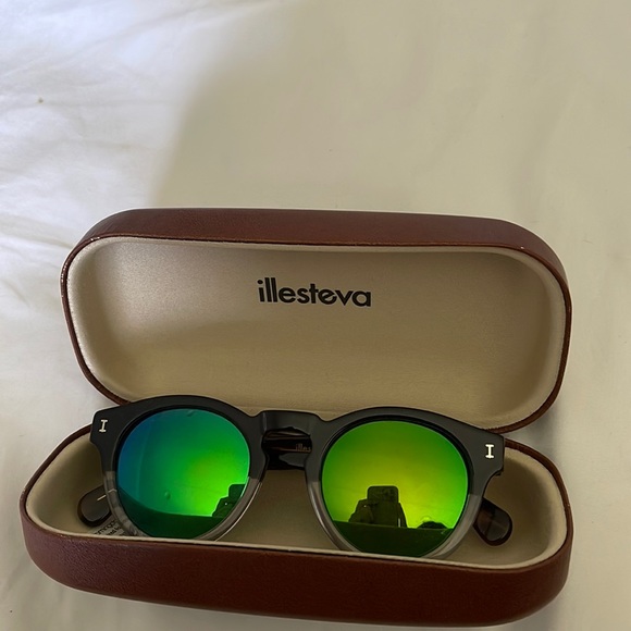 illesteva Sunglasses